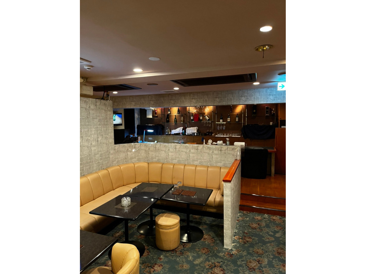 バー＆ラウンジ DOUX求人アルバイト用1枚目詳細