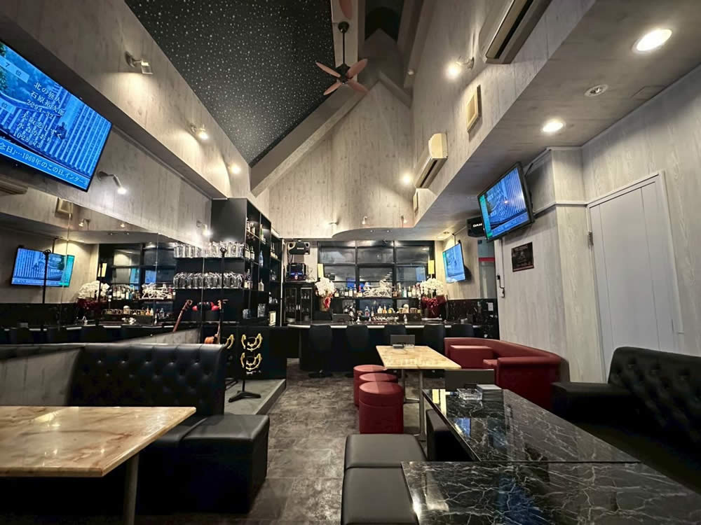 karaoke club & bar…の画像